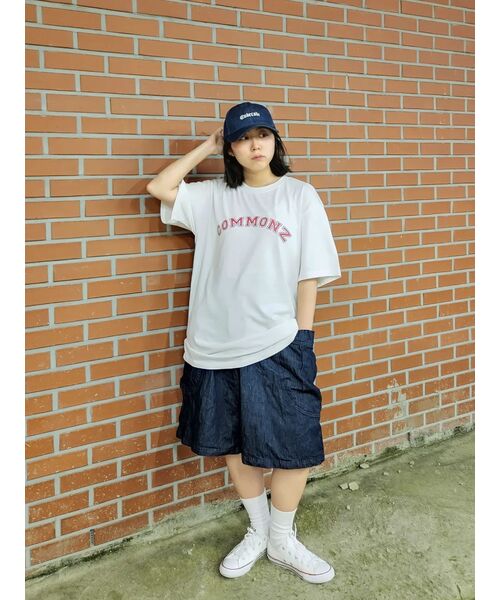 COMMONZ(コモンズ)の「アーチロゴTシャツ_ホワイト(Tシャツ/カットソー・レディース・その他・1/2)」の3枚目の写真