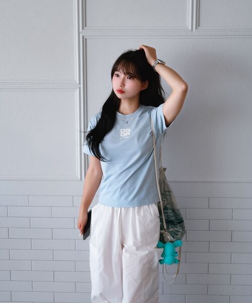 DANGLEDROP(ダングルドロップ)の「DGDPスクエアセミクロップ半袖Tシャツスカイブルー(Tシャツ/カットソー・レディース・その他・FREE)」の2枚目の写真