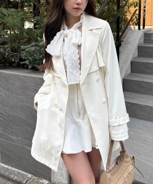 rienda（リエンダ）の「フラップフレアトレンチコート 春服（トレンチコート・レディース・ブラック/ホワイト/ベージュ・MEDIUM/SMALL）」の2枚目の写真