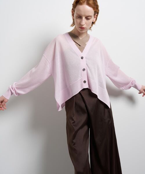 LANVIN en Bleu(ランバンオンブルー)の「Vネックショートカーディガン(ニット/セーター・レディース・オフホワイト/ブラック/ベージュ/ブルー系その他/ピンク・38)」の15枚目の写真