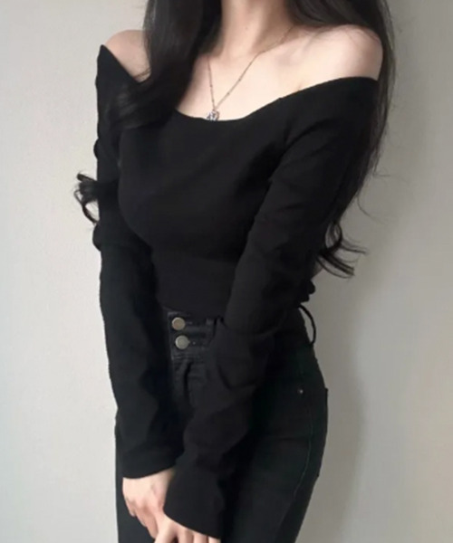 VIVID LADY(ビビッドレディー)の「オフショルダー Tシャツ 長袖(Tシャツ/カットソー・レディース・ブラック/アイボリー・FREE)」の9枚目の写真