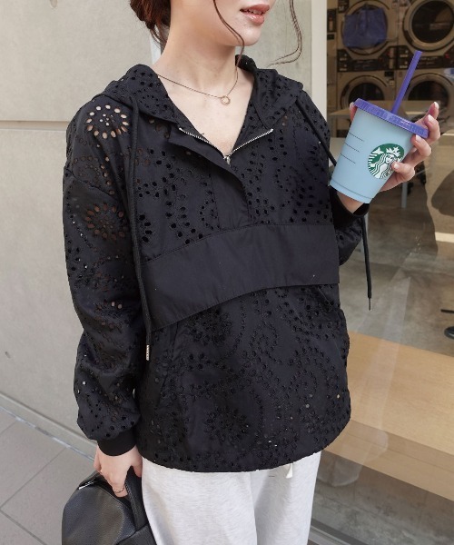 CORNERS（コーナーズ）の「レースアノラックパーカー（シャツ/ブラウス・レディース・ホワイト/ブラック・M）」の2枚目の写真