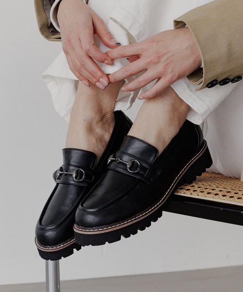 BAYFLOW（ベイフロー）の「[抗菌消臭加工付き]ビットローファー（ローファー・レディース・アイボリー/ブラック・MEDIUM/LARGE）」の3枚目の写真