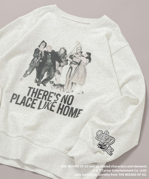 PAGEBOY(ページボーイ)の「《UNISEX》フォトスウェット【PBLIM/オズの魔法使】(スウェット・レディース・グレー/チャコールグレー/ライトブルー・MEDIUM/LARGE)」の1枚目の写真