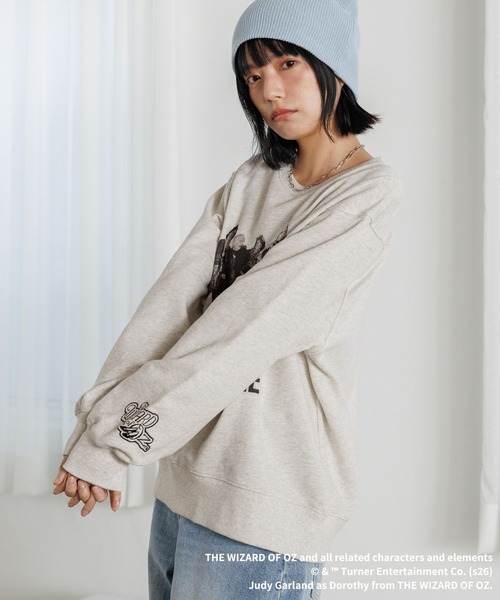 PAGEBOY(ページボーイ)の「《UNISEX》フォトスウェット【PBLIM/オズの魔法使】(スウェット・レディース・グレー/チャコールグレー/ライトブルー・MEDIUM/LARGE)」の10枚目の写真