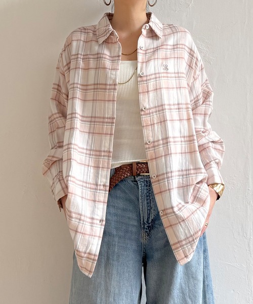 LBC（エルビーシー）の「ダブルガーゼロゴ刺繍オーバーシャツ（シャツ/ブラウス・レディース・ライトブルー/ピンク/ネイビー・M）」の2枚目の写真