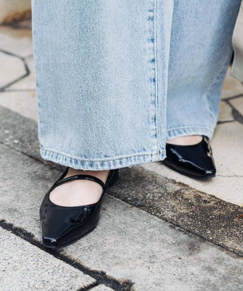 URBAN RESEARCH（アーバンリサーチ）の「ポインテッドバックストラップシューズ（パンプス・レディース・ブラック/シルバー・38/37/36/39）」の4枚目の写真