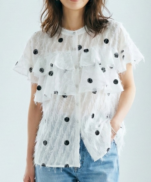 CHhdmn(シーエイチヒデモン)の「ドット刺繍シアーブラウス / フリルスリーブ / ラメフリンジ / 透け感トップス /袖なし(シャツ/ブラウス・レディース・ライトブルー/ブラック/ホワイト/ピンク・M/L)」の2枚目の写真