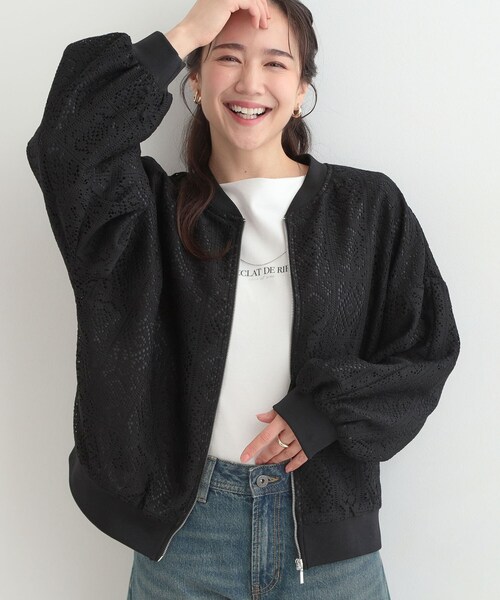 SHOO・LA・RUE(シューラルー)の「ちょうどいい華やかさ ふんわりレースブルゾン(ブルゾン・レディース・オフホワイト/ブラック・02/01/04/03)」の1枚目の写真