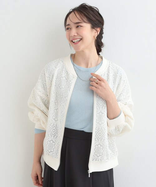 SHOO・LA・RUE(シューラルー)の「ちょうどいい華やかさ ふんわりレースブルゾン(ブルゾン・レディース・オフホワイト/ブラック・02/01/04/03)」の13枚目の写真