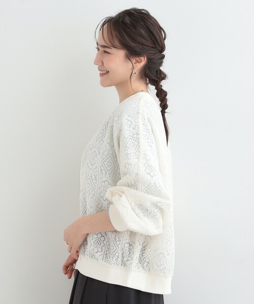 SHOO・LA・RUE(シューラルー)の「ちょうどいい華やかさ ふんわりレースブルゾン(ブルゾン・レディース・オフホワイト/ブラック・02/01/04/03)」の14枚目の写真