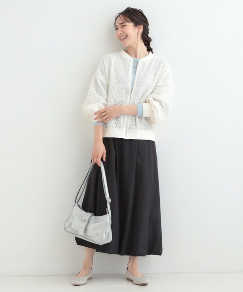 SHOO・LA・RUE(シューラルー)の「ちょうどいい華やかさ ふんわりレースブルゾン(ブルゾン・レディース・オフホワイト/ブラック・02/01/04/03)」の15枚目の写真