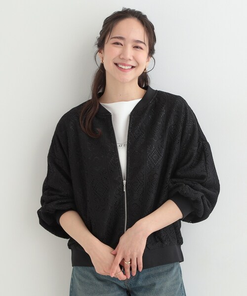 SHOO・LA・RUE(シューラルー)の「ちょうどいい華やかさ ふんわりレースブルゾン(ブルゾン・レディース・オフホワイト/ブラック・02/01/04/03)」の17枚目の写真