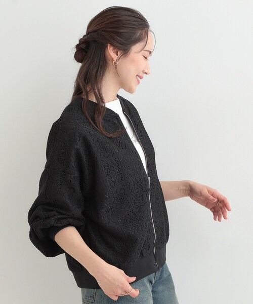 SHOO・LA・RUE(シューラルー)の「ちょうどいい華やかさ ふんわりレースブルゾン(ブルゾン・レディース・オフホワイト/ブラック・02/01/04/03)」の8枚目の写真