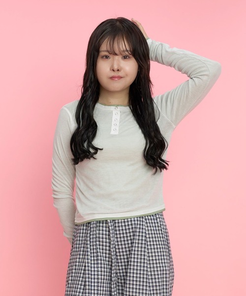 Nora Lily elle(ノラリリーエル)の「【Nora Lily】「elle」Double-Layer Bicolor Henley Top(Tシャツ/カットソー・レディース・グレー/ダークグレー/ブラウン/ホワイト・FREE)」の1枚目の写真