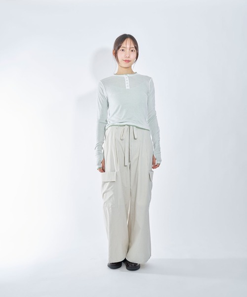 Nora Lily elle(ノラリリーエル)の「【Nora Lily】「elle」Double-Layer Bicolor Henley Top(Tシャツ/カットソー・レディース・グレー/ダークグレー/ブラウン/ホワイト・FREE)」の6枚目の写真