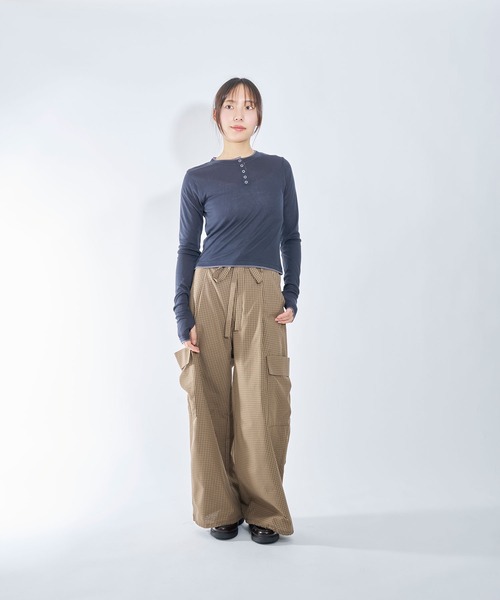 Nora Lily elle(ノラリリーエル)の「【Nora Lily】「elle」Double-Layer Bicolor Henley Top(Tシャツ/カットソー・レディース・グレー/ダークグレー/ブラウン/ホワイト・FREE)」の10枚目の写真
