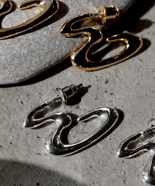 Soierie（ソワリー）の「バーチャル フック フープ ピアス /  Virtual hook hoop pierce（ピアス（両耳用）・レディース・ゴールド/シルバー・FREE）」の7枚目の写真