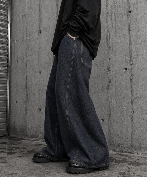 BENDER TOKYO(ベンダートウキョウ)の「ワイドストレート カーブデニムパンツ(デニムパンツ・メンズ・ブラック/ノンウォッシュ・M/L)」の4枚目の写真