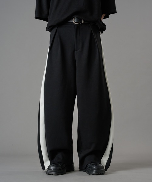 狐独(コドク)の「カーブライントラックパンツ(その他パンツ・メンズ・オフホワイト/ブラック・LARGE/MEDIUM/SMALL)」の1枚目の写真