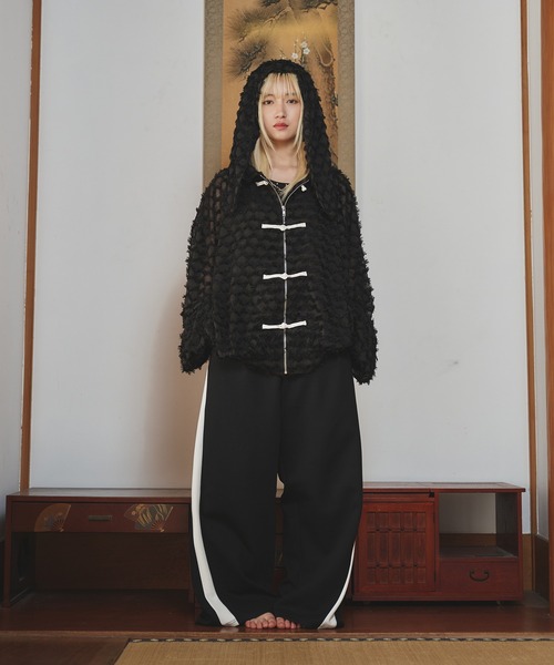 狐独(コドク)の「カーブライントラックパンツ(その他パンツ・メンズ・オフホワイト/ブラック・LARGE/MEDIUM/SMALL)」の5枚目の写真