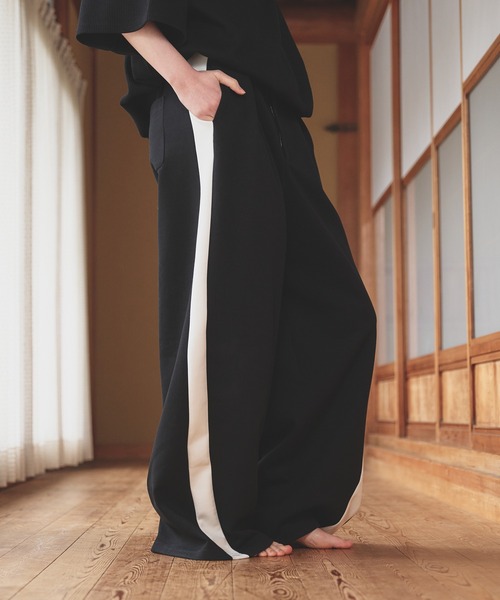狐独(コドク)の「カーブライントラックパンツ(その他パンツ・メンズ・オフホワイト/ブラック・LARGE/MEDIUM/SMALL)」の9枚目の写真