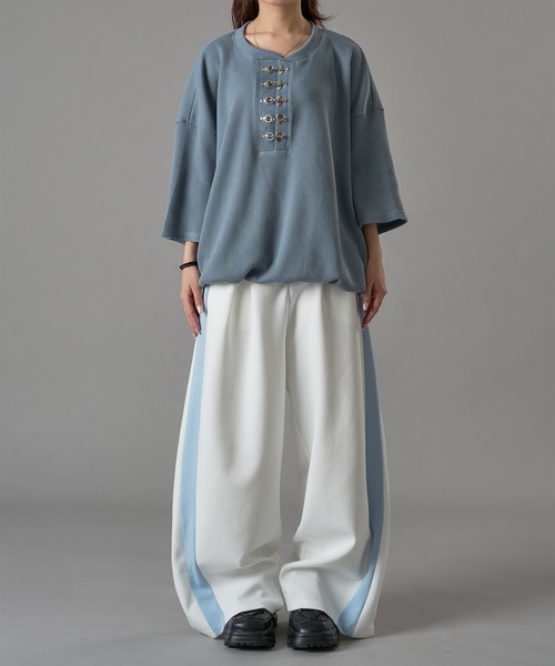 狐独(コドク)の「カーブライントラックパンツ(その他パンツ・メンズ・オフホワイト/ブラック・LARGE/MEDIUM/SMALL)」の4枚目の写真