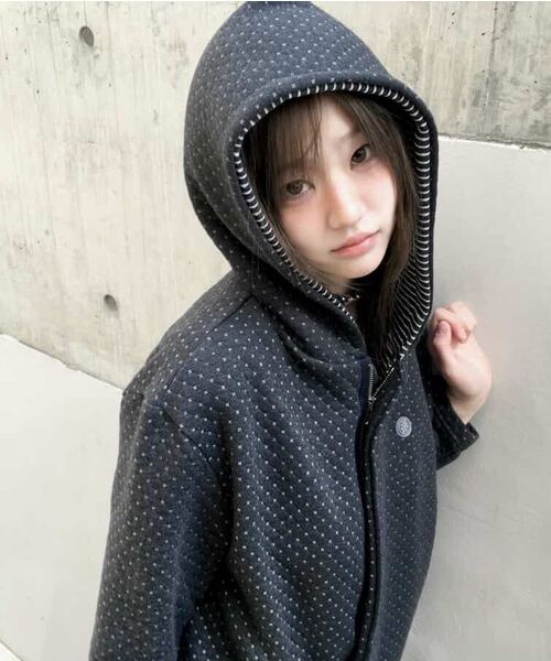 OAFISH（オアフィッシュ）の「Clover Unbalance Hoodie Zip-Up, Charcoal（パーカー・レディース・その他・FREE）」の2枚目の写真