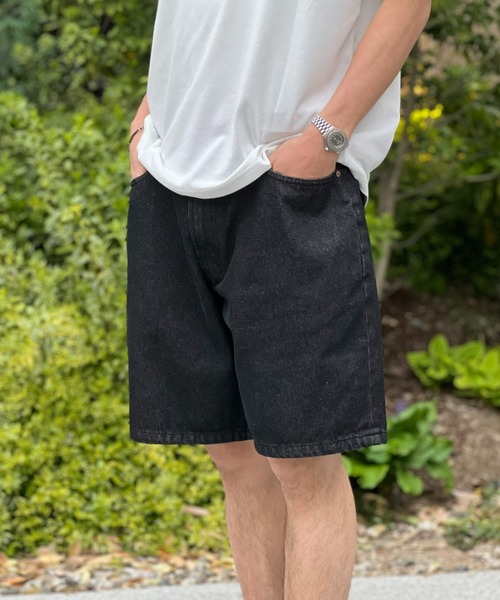 MAGIC NUMBER(マジック ナンバー)の「【MAGIC NUMBER】BAGGY JEAN SHORTS(その他パンツ・メンズ・ブラック/ブルー・34/32/30)」の1枚目の写真