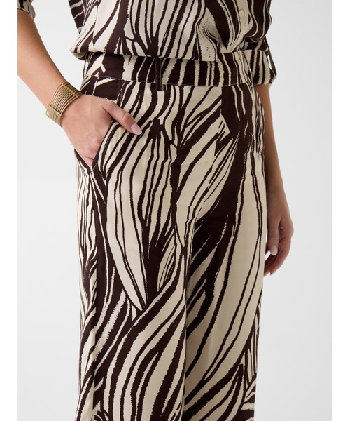 Guess（ゲス）の「BASTIENNE Wide Leg Trouser パンツ（その他パンツ・レディース・ブラウン・LARGE/X-SMALL/SMALL/MEDIUM）」の3枚目の写真