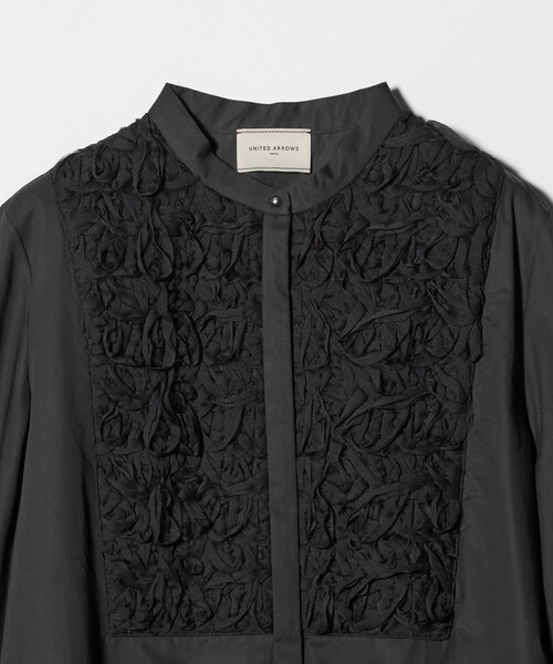 UNITED ARROWS（ユナイテッドアローズ）の「サテン エンブロイダリーフラワー シャツ ブラウス（シャツ/ブラウス・レディース・ホワイト/ブラック/ナチュラル・FREE）」の12枚目の写真