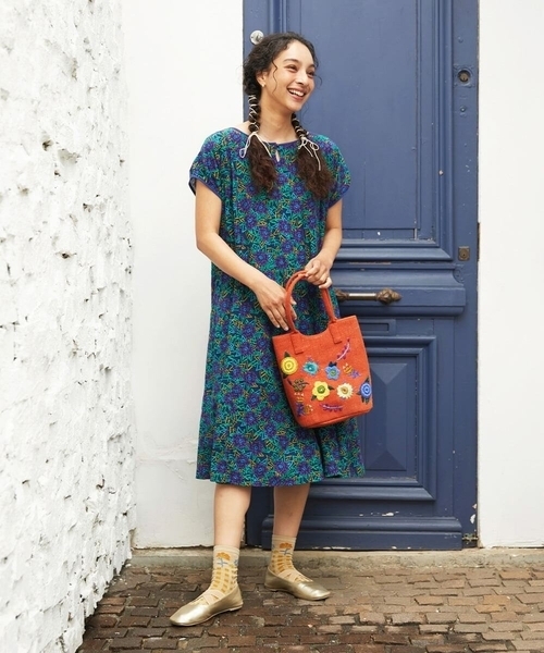 Jocomomola(ホコモモラ)の「Dorotea フラワープリントワンピース(ワンピース・レディース・アイボリー/ネイビー・40)」の5枚目の写真