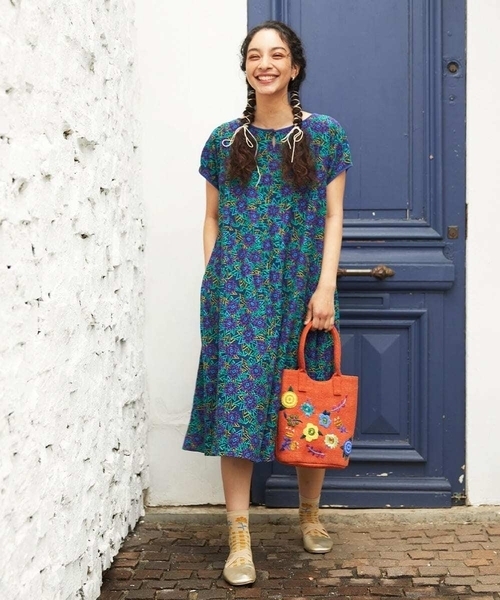 Jocomomola(ホコモモラ)の「Dorotea フラワープリントワンピース(ワンピース・レディース・アイボリー/ネイビー・40)」の6枚目の写真