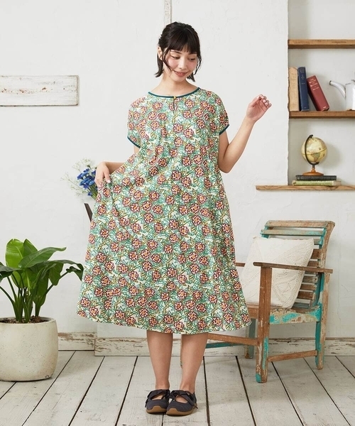 Jocomomola(ホコモモラ)の「Dorotea フラワープリントワンピース(ワンピース・レディース・アイボリー/ネイビー・40)」の21枚目の写真