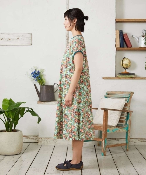 Jocomomola(ホコモモラ)の「Dorotea フラワープリントワンピース(ワンピース・レディース・アイボリー/ネイビー・40)」の22枚目の写真