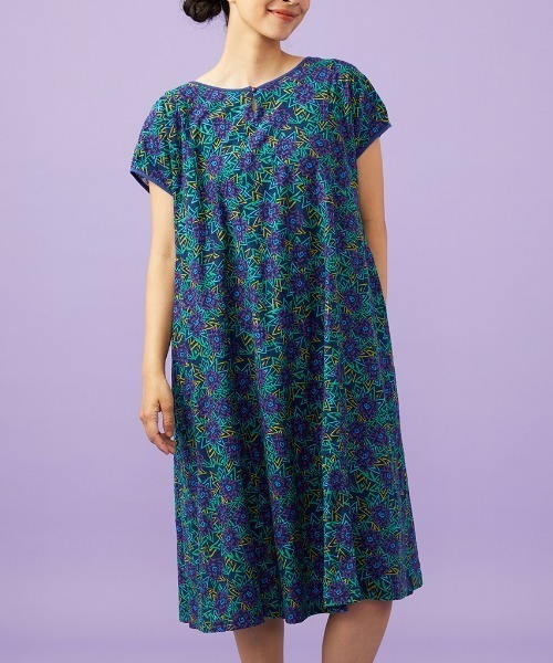 Jocomomola(ホコモモラ)の「Dorotea フラワープリントワンピース(ワンピース・レディース・アイボリー/ネイビー・40)」の3枚目の写真