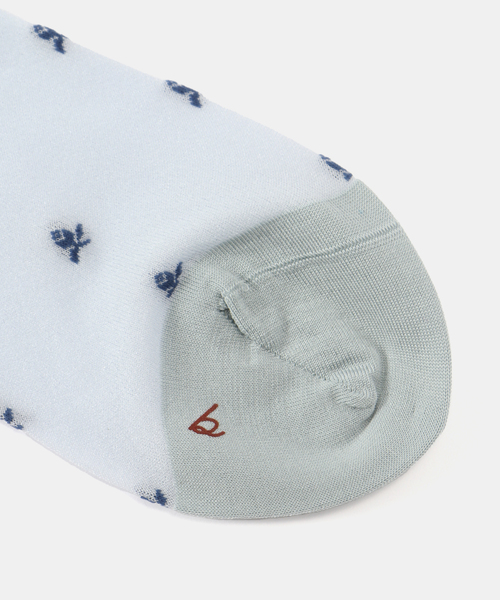 IENA（イエナ）の「babaco/ババコ Tiny Flower Sheer Knee High Socks 靴下 BA02-BN72（ソックス/靴下・レディース・ブルー系その他/ベージュ・FREE）」の3枚目の写真