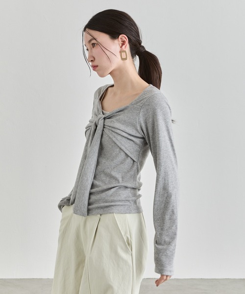 NUJOH（ヌゾ）の「Front Tie Draped Top / フロントタイドレープトップス（Tシャツ/カットソー・レディース・グレー/ブラック/アイボリー・FREE）」の17枚目の写真