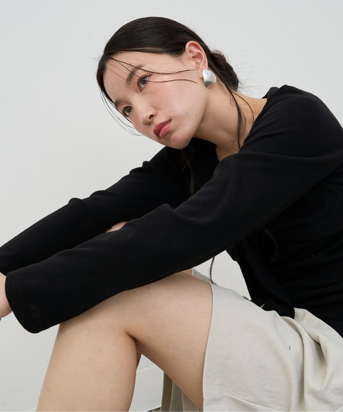NUJOH（ヌゾ）の「Front Tie Draped Top / フロントタイドレープトップス（Tシャツ/カットソー・レディース・グレー/ブラック/アイボリー・FREE）」の14枚目の写真