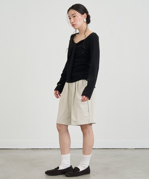 NUJOH（ヌゾ）の「Front Tie Draped Top / フロントタイドレープトップス（Tシャツ/カットソー・レディース・グレー/ブラック/アイボリー・FREE）」の6枚目の写真