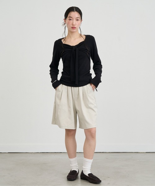 NUJOH（ヌゾ）の「Front Tie Draped Top / フロントタイドレープトップス（Tシャツ/カットソー・レディース・グレー/ブラック/アイボリー・FREE）」の5枚目の写真