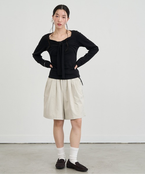 NUJOH（ヌゾ）の「Front Tie Draped Top / フロントタイドレープトップス（Tシャツ/カットソー・レディース・グレー/ブラック/アイボリー・FREE）」の8枚目の写真