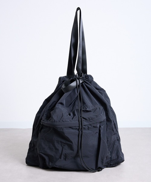 COMMON WARE(コモンウェアー)の「EM:NoiR 軽量 撥水 ナイロン ユニセックス Light daypack(バックパック/リュック・レディース・ブラック系その他/ブラック・FREE)」の1枚目の写真