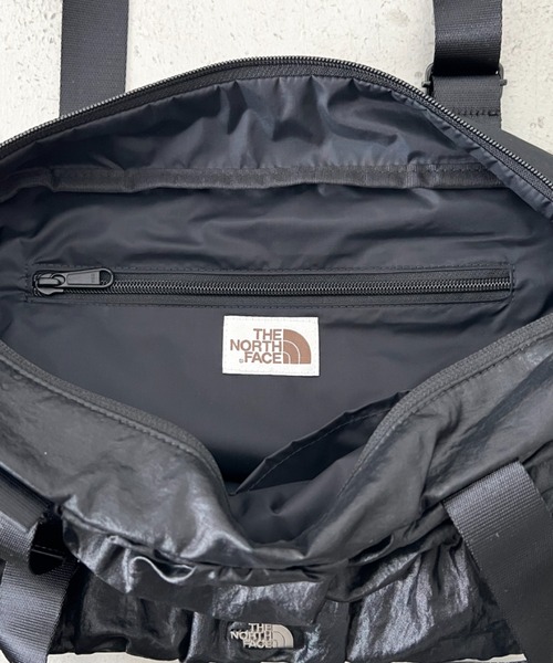 THE NORTH FACE(ザノースフェイス)の「【国内未発売】THE NORTH FACE(ザ・ノースフェイス)/ショルダートートバッグ ギャザーデザイン ロゴプレート/BONNEY SR SHOULDER TOTE(ショルダーバッグ・レディース・ブラック/ライトグレー・FREE)」の15枚目の写真