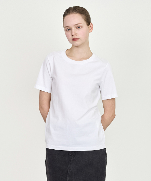 BASIC HOUSE（ベーシックハウス）の「女性 スパン ラウンドネック レギュラーフィット 半袖Tシャツ ホワイト（Tシャツ/カットソー・レディース・ホワイト・90/100/85/95）」の6枚目の写真