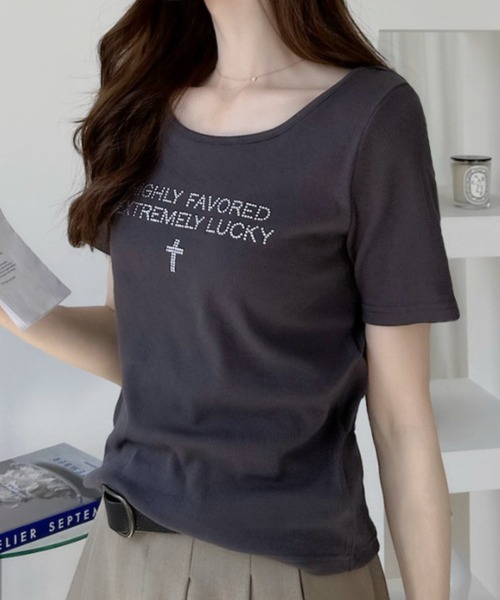 Ada.(エイダ)の「ラインストーン 半袖 コンパクト Tシャツ(Tシャツ/カットソー・レディース・ブラック/オフホワイト/ピンク/チャコール・FREE)」の3枚目の写真