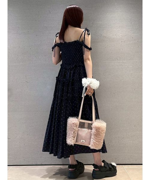 FURFUR(ファーファー)の「ボリュームシャーリングワンピース(ワンピース・レディース・イエロー/ネイビー/ホワイト・F)」の4枚目の写真