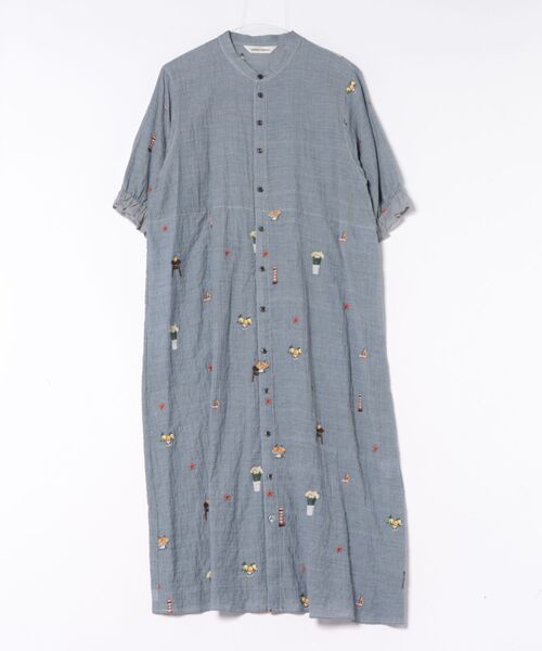 SUPER HAKKA（スーパーハッカ）の「SUPER　HAKKA×マツモトヨーコ　先染めシャンブレー「Lovely　things」刺繍ワンピース（前開き）（ワンピース・レディース・ブルー/レッド・FREE）」の2枚目の写真