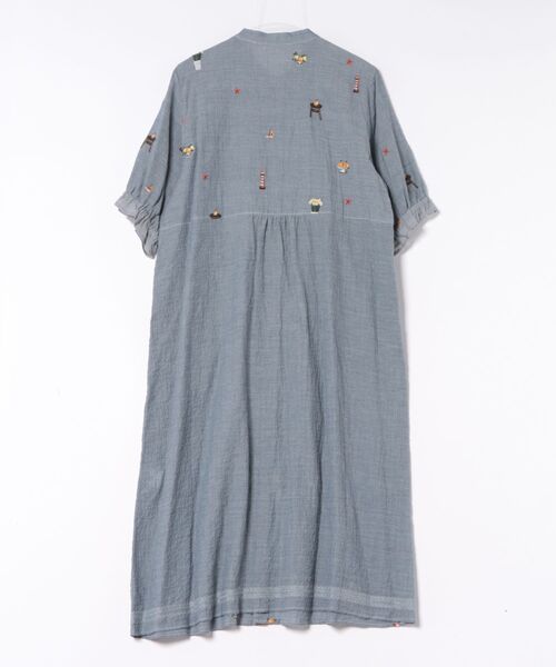 SUPER HAKKA（スーパーハッカ）の「SUPER　HAKKA×マツモトヨーコ　先染めシャンブレー「Lovely　things」刺繍ワンピース（前開き）（ワンピース・レディース・ブルー/レッド・FREE）」の3枚目の写真