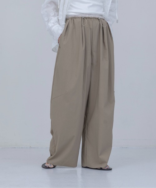 Eimee Law（エイミーロウ）の「ナイロンワッシャー タックワイドパンツ（その他パンツ・レディース・ピンク/ダークベージュ/ブラック・FREE）」の22枚目の写真
